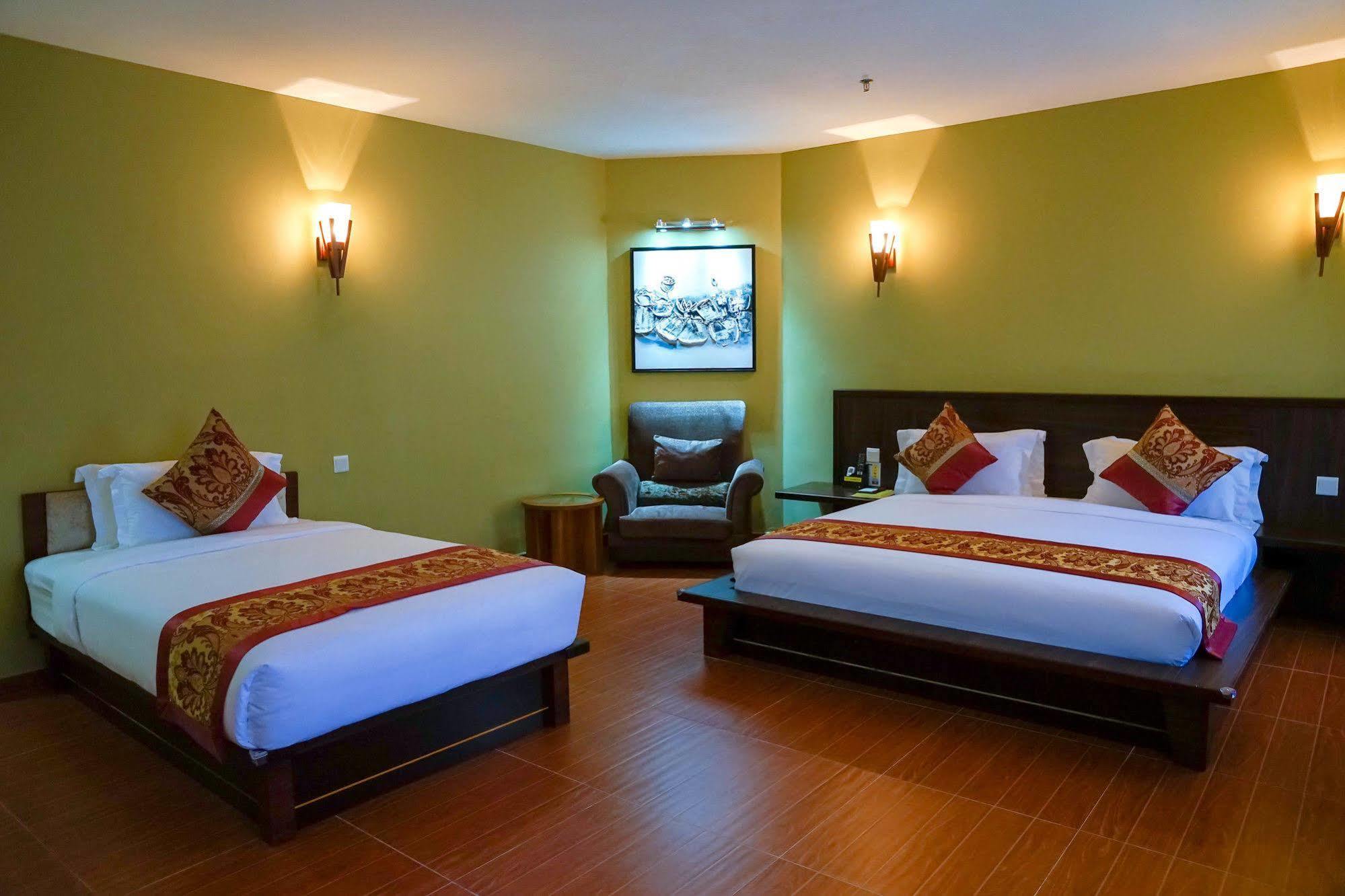 Herald Hotel Malacca Exteriör bild