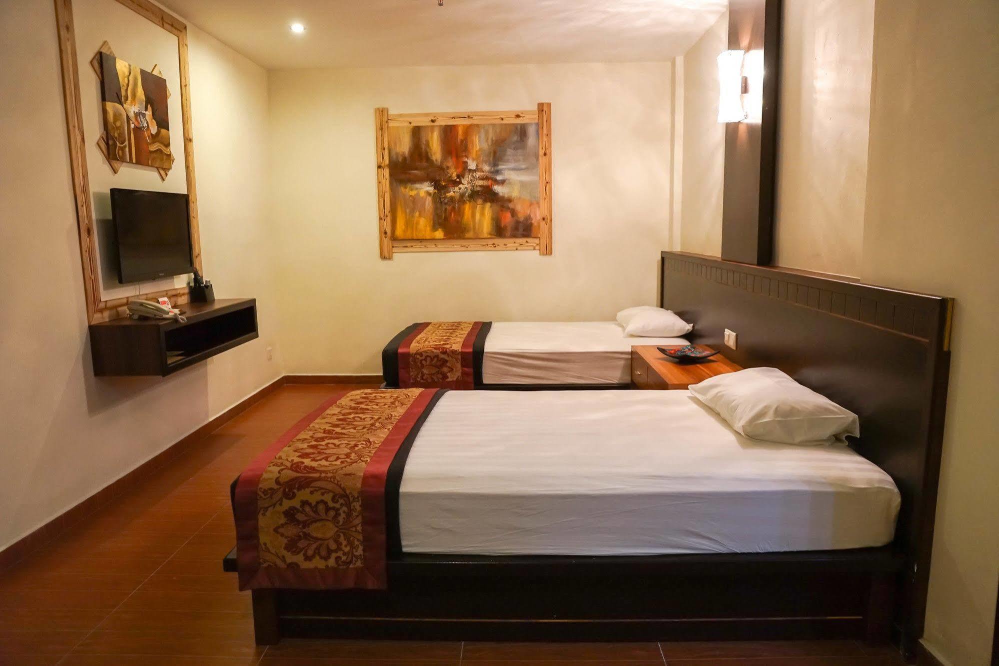 Herald Hotel Malacca Exteriör bild