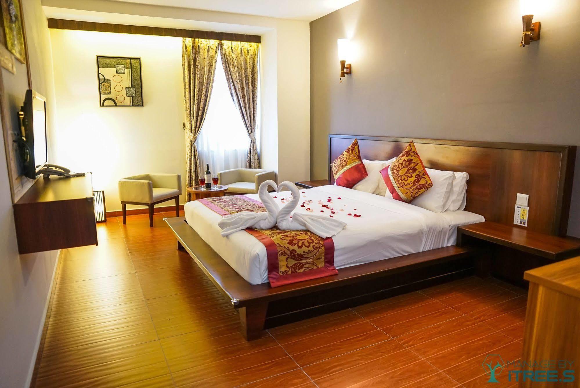 Herald Hotel Malacca Exteriör bild