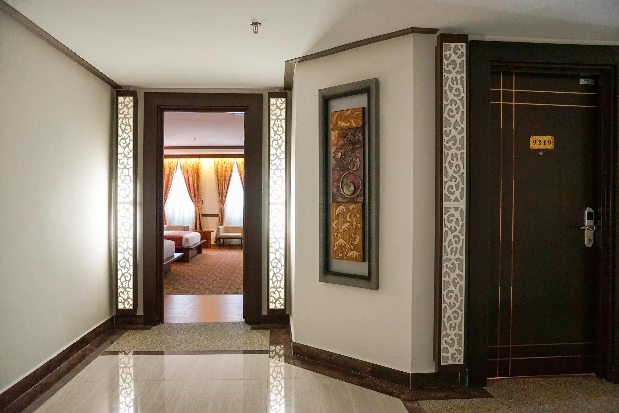 Herald Hotel Malacca Exteriör bild