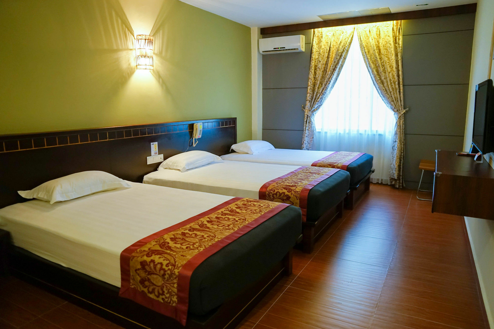 Herald Hotel Malacca Exteriör bild
